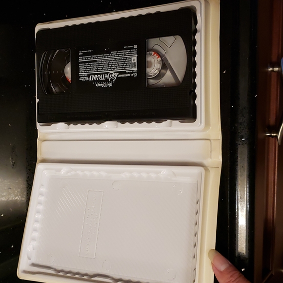 HOST PICK. VTG VHS Disney's Masterpiece Collection: Lady and the Tramp - Picture 4 of 4